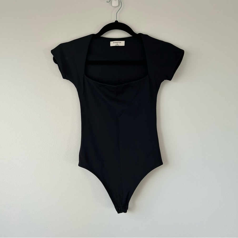 Babaton Contour Squareneck Shortsleeve Bodysuit
